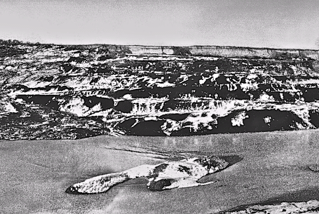 Jedna z prvních velkých rekultivací bylo území zbytkového lomu Karolina II v obci Bžany na Teplicku. Stav části svahů roku 1956.