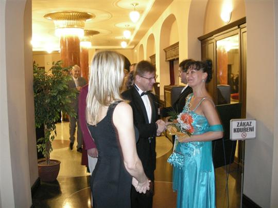 Přicházejí další hosté.. 