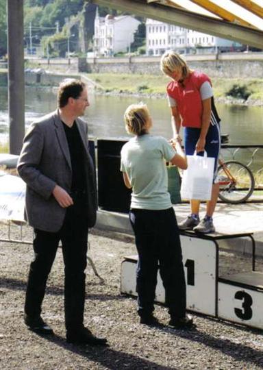 Ing. V. Raška - starosta města při předání diplomů a cen