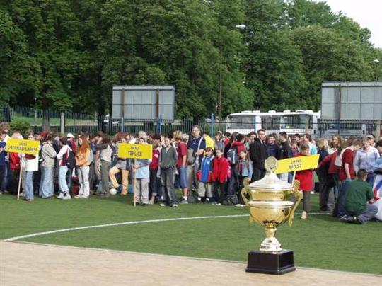 Nástup olympioniků na Stadion 1. máje
