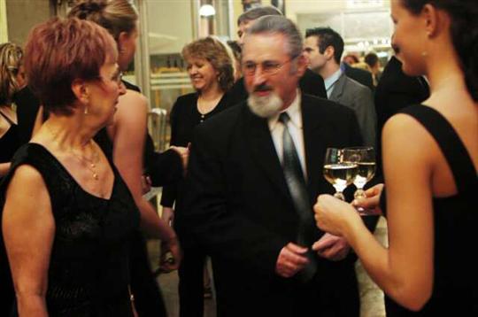 Doušek bílého vína na uvítanou