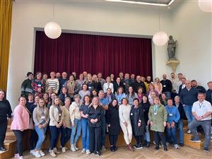 Motivační zájezd 2024 - společná fotografie starostů