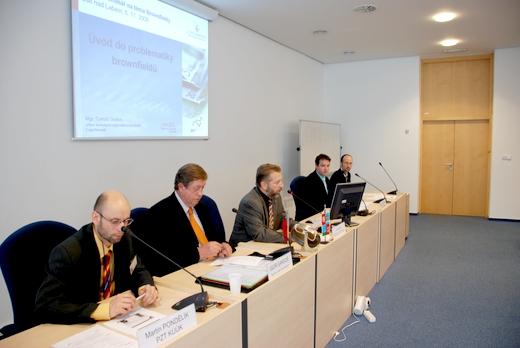 Předsednický stůl Semináře o brownfieldech