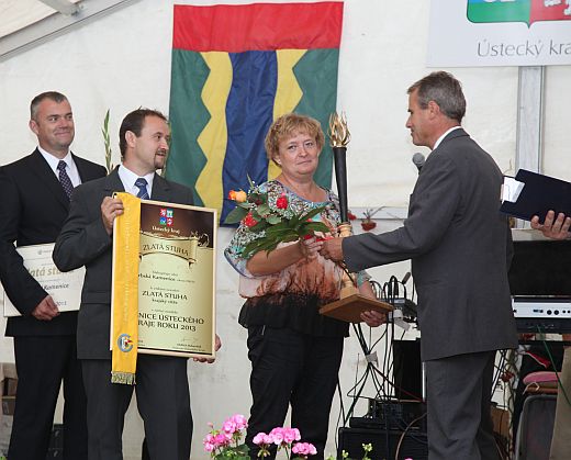 Zlatá stuha absolutního vvítěze pro Srbskou Kamenici