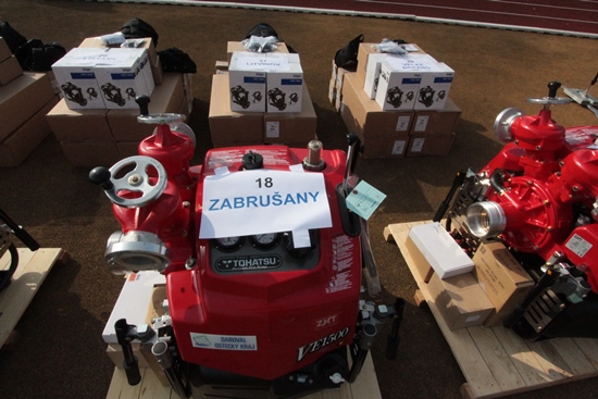 Dobrovolní hasiči převzali techniku od Ústeckého kraje