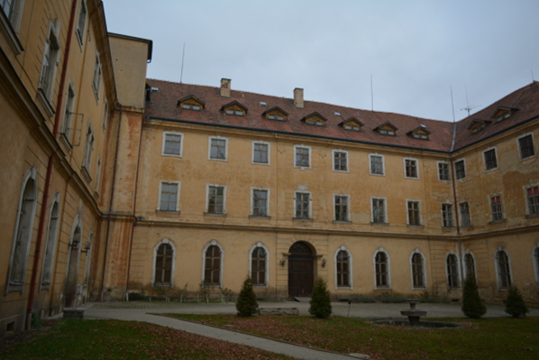 Veřejná dražba dobrovolná - Zámek v Liběšicích u Litoměřic