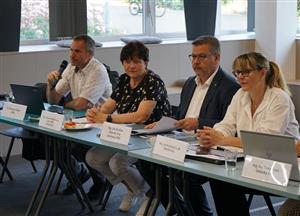 Předsedou RSK je hejtman Jan Schiller, vedle něj na snímku vpravo krajská radní Iva Dvořáková a náměstkyně hejtmana Lubomíra Mejstříková