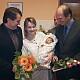 Hejtman a  jeho náměstci blahopřáli mamince k prvnímu dítěti kraje i ČR