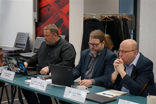 Zasedání se zúčastnil rovněž náměstek hejtmana Jiří Řehák (na snímku uprostřed)